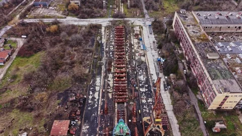 Cargo shipyard with vessels and equipment in a large industrial area Vídeo Stock 337940943