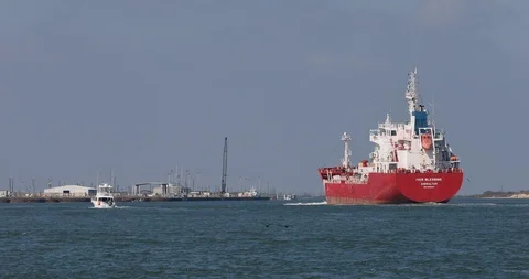 Cargo tanker ship enter Corpus Christi Texas port 4K Stock-Footage 101654840