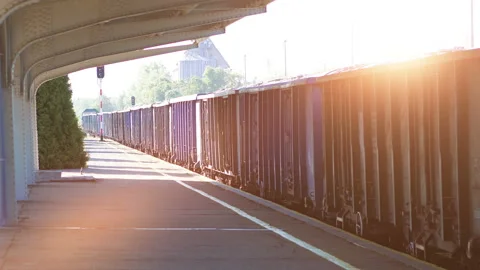 Cargo train moving through the train station in 4k slow motion Vídeos de archivo 94351679