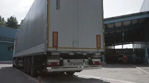 Cargo transport on the loading area Video stock 60789202