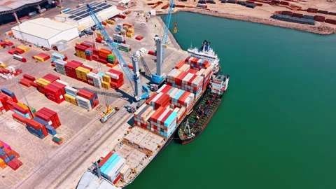 Cargo vessel and service ship berthed at container terminal Vídeos de archivo 334933957