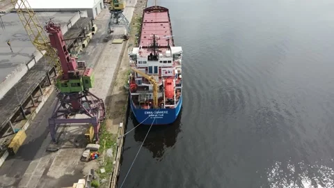 Cargo vessel in port with cranes Video stock 159280984