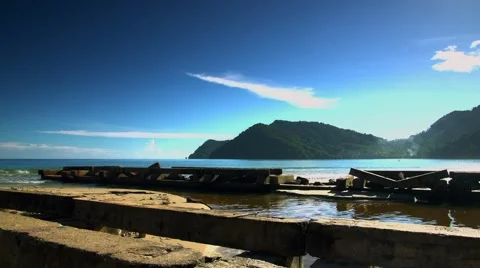 Caribbean beach lush timelapse by broken concrete jetty 스톡 동영상 45335120