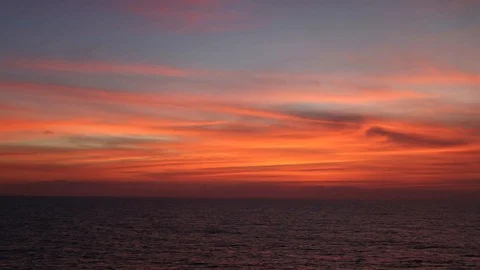 Caribbean sunset on the open ocean Stockbeeldmateriaal 100203044