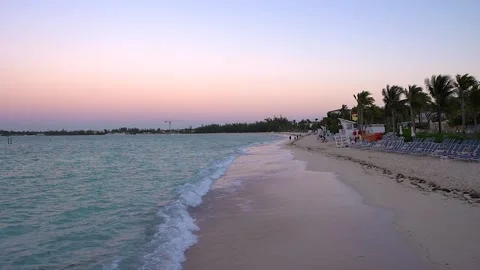 Caribbean Waves at dusk Видео 133805177