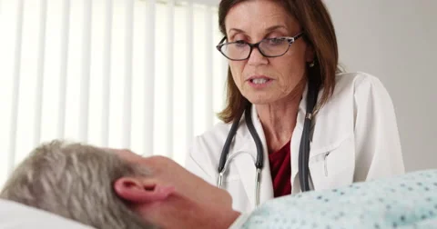 Caring doctor talking with elderly patient Stock-Footage 45111412