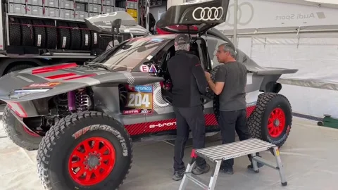 Carlos Sainz prepares for Dakar 2024, Stock Video Pond5