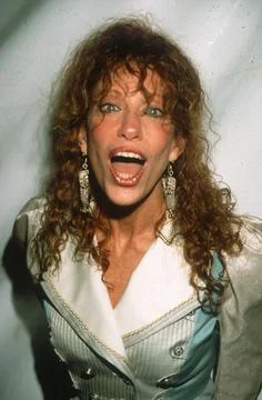 Carly Simon backstage at Solid Gold in 1984. Credit: Ron Wolfson / MediaPunch Stock Photos