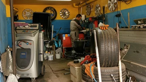 CarMHandsW Stock Footage 117235522