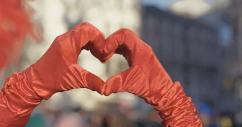 Carnival - Forming a heart shape with the hands. Handheld OTS. Slow-mo. Vídeo Stock 263884499