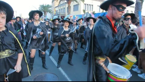 Carnival time! Drummers in the street Видео 10767293