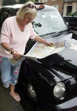 Carol Thatcher Doing The Knowledge With Black Cab Driver Courtney Connell. Stock Photos