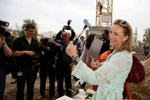 Caroline Beil - Initial Presentation of the site of new BMW-Berlin Flagshi... Foto stock