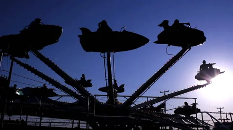 Carousel in amusement park Vídeos de archivo 53313045