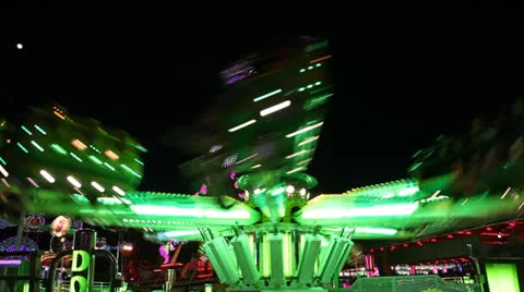 Carousel in amusement park at night 库存影片 24923810