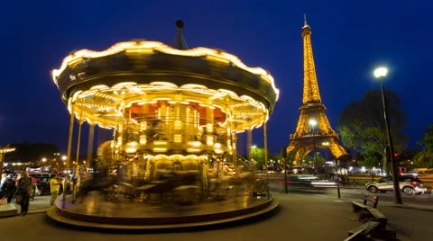 Carousel below the Eiffel Tower at twilight, Paris France - time lapse 库存影片 54125842