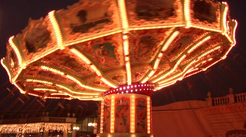Carousel Luftikus at night, Merry-go-round at Prater amusement park, Vienna. Stock-Footage 32629098