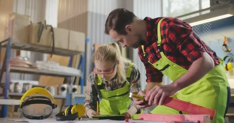 Carpenter with apprentice in training period 스톡 동영상 112062615