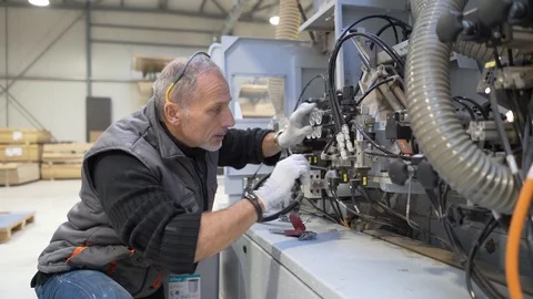 Carpenter checking machine in workshop Video stock 123163110