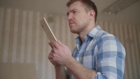 Carpenter chooses material for harvesting Stock-Footage 153495604
