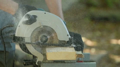 Carpenter with a circular saw Stock Footage 122126544