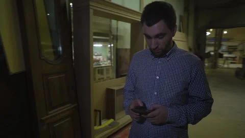 Carpenter comes to joinery Vídeo Stock 163423221