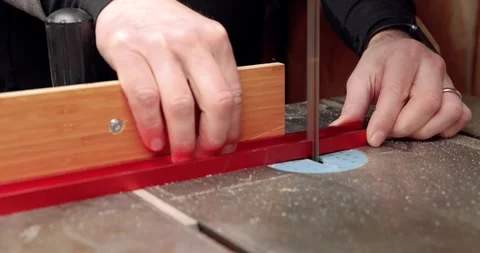 Carpenter cutting rail with bandsaw using guide Видео 301636964