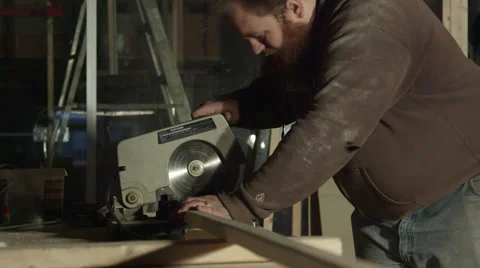Carpenter Cutting Through Lumber with Compound Miter Saw Vídeo Stock 61511879