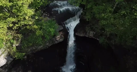 "Carpenter Falls" - Pan Backwards Видео 109075400