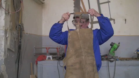 Carpenter preparing to labor in workshop Stock Footage 47951783