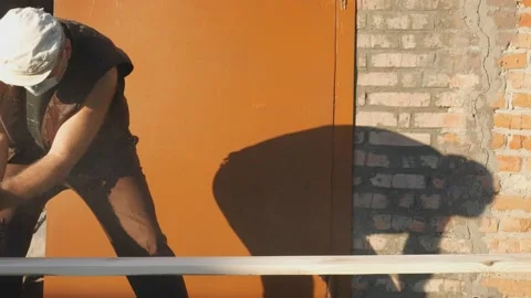 A carpenter processes wood with an electric grinder. Video stock 170307985
