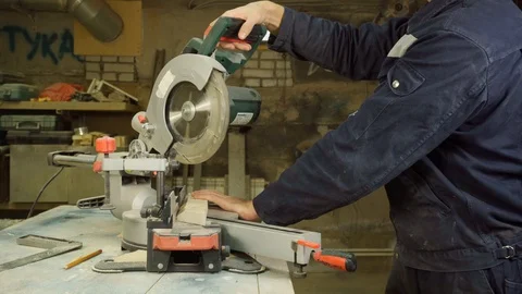 Carpenter using circular saw for cutting wooden board. 库存影片 129175278