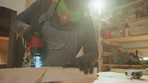 Carpenter using power saw to cut wood in workshop with woodworking joinery tool Vídeo Stock 347109537