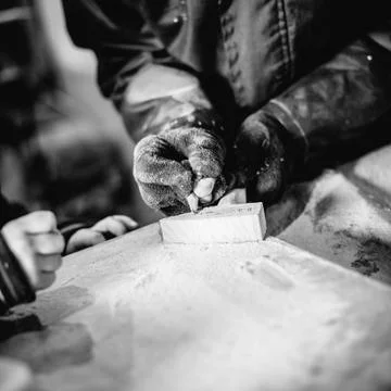 Carpenter at work in his atelier Foto stock