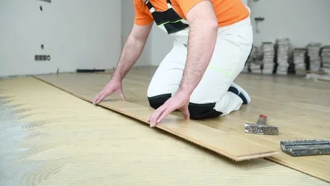 Carpenter worker joining parket floor Video stock 85048631