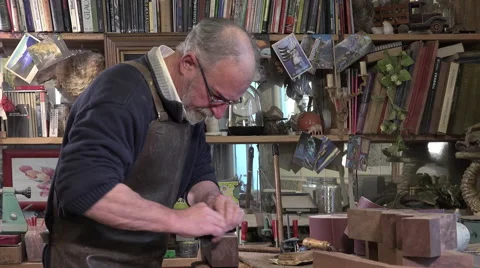 Carpenter working in his workshop Video stock 58003156