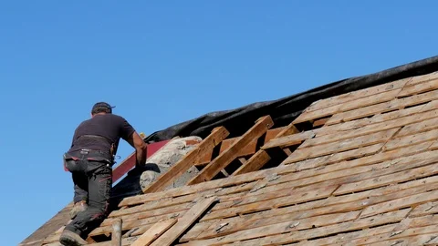 Carpenter working on the roof Stock-Footage 97111940