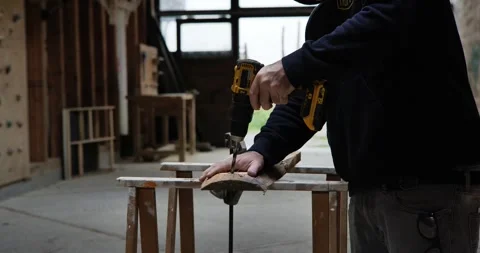 Carpintería de Precisión: Taladro Experto Stock Footage 327756775