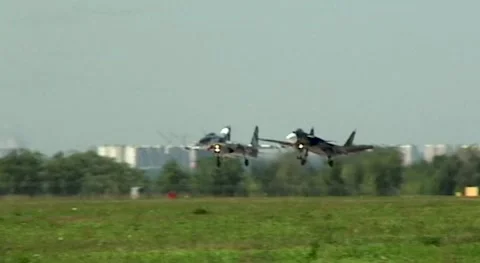 Carrier-based fighter Su-47 BerkutFirkin) and Su-27SM lands on runway. MAKS-2005 動画素材 196709895