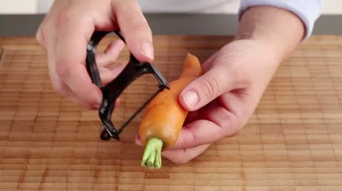 A carrot being peeled Stock-Footage 24672640