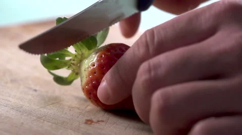 Carrot slicing Stockbeeldmateriaal 49028589