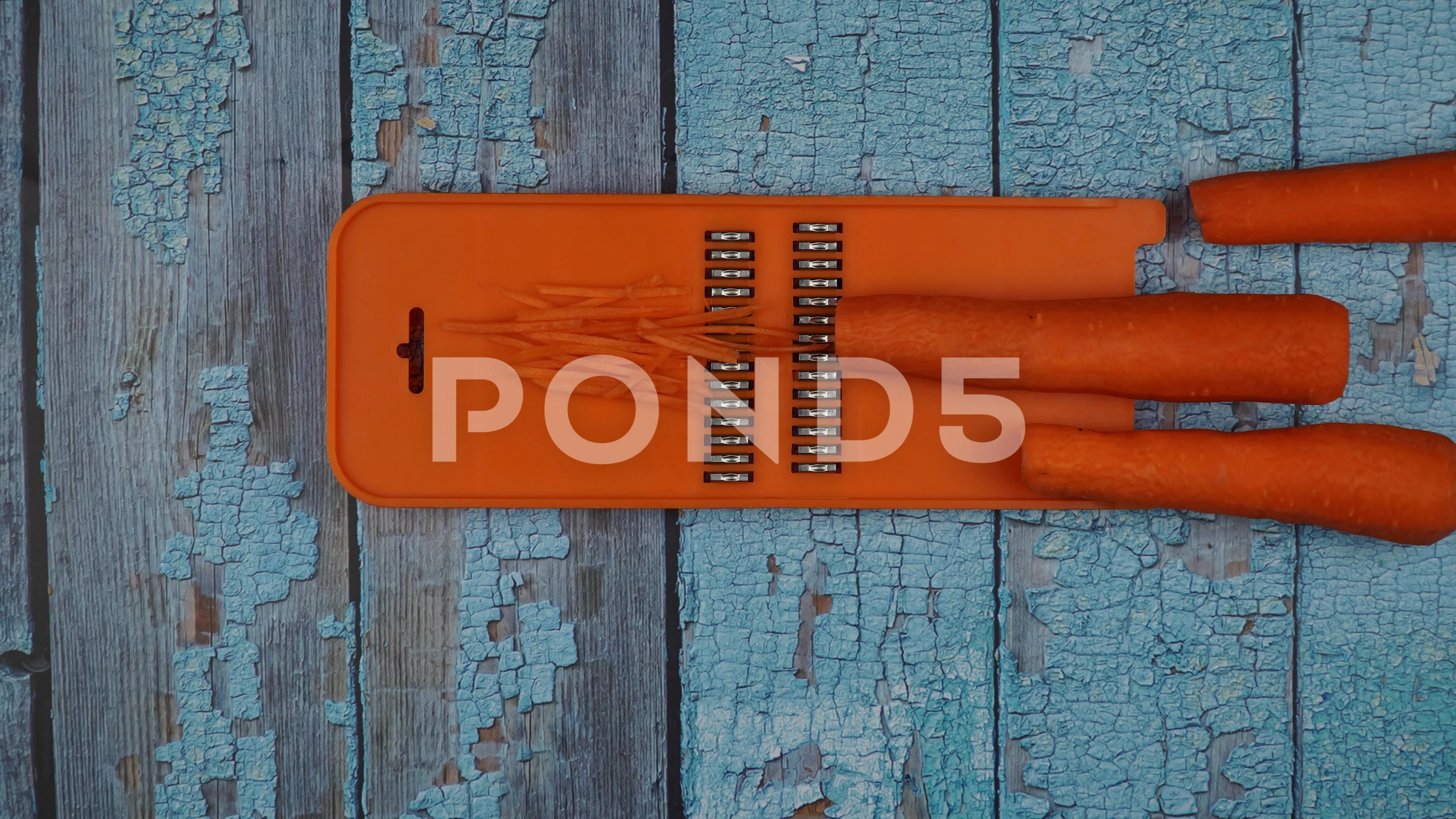 https://images.pond5.com/carrots-are-shredded-grater-footage-151659180_prevstill.jpeg