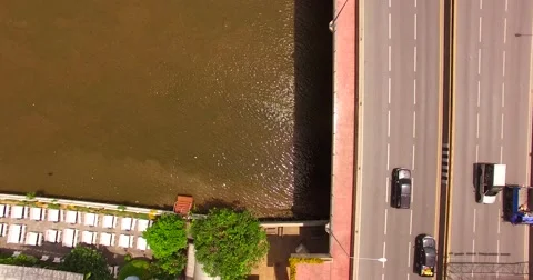 Cars on the bridge 動画素材 64004726