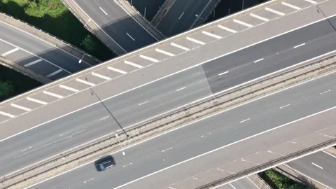 Cars Driving on Complex Highway Interchange From Above Vídeos de archivo 336953566
