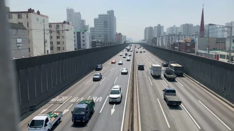 Cars passing through an intersection Video stock 151838337