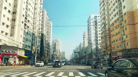 Cars passing through an intersection Stock-Footage 151975470