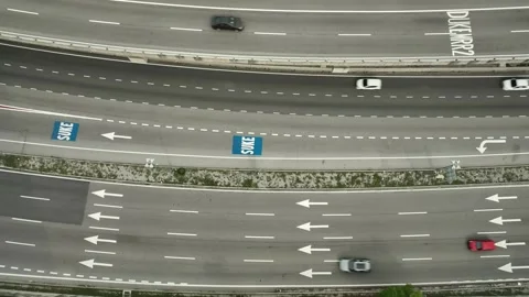 Cars on SUKE Elevated Highway Stockbeeldmateriaal 337332199