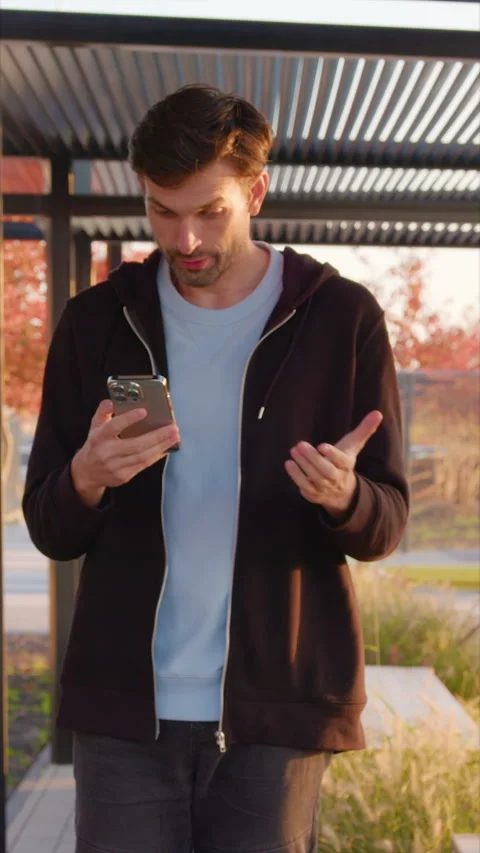 Carsharing driver receives message about car delivery delay Stock Footage 300552503