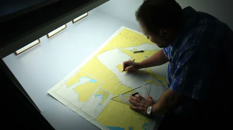 Cartographer making mesuraments 動画素材 38287463