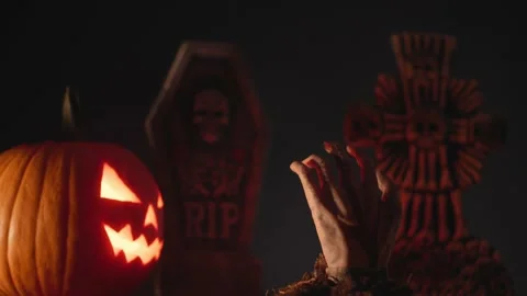 Carved pumpkin, jack o lantern, halloween theme, halloween decorations 库存影片 219661554